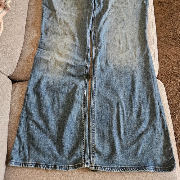 Old Navy Flare Jeans - Picture 2 of 4